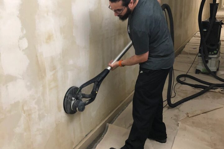 Painting & Wallpaper project photo 17 by Lux Con Construction Inc.