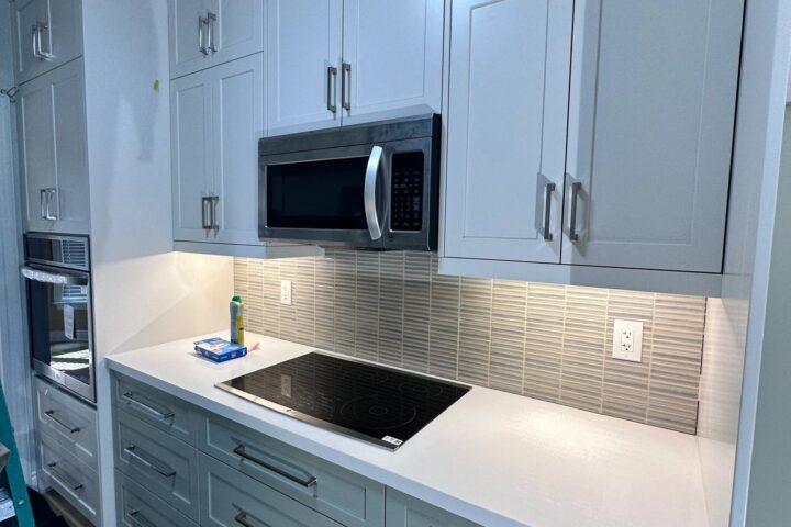 Kitchens & Bathrooms project photo 2 by Lux Con Construction Inc.