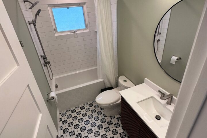 Kitchens & Bathrooms project photo 4 by Lux Con Construction Inc.