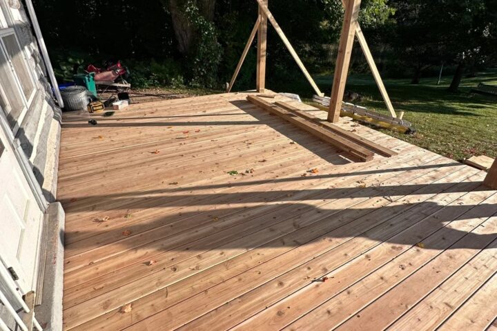 Decks & Fences project photo 5 by Lux Con Construction Inc.
