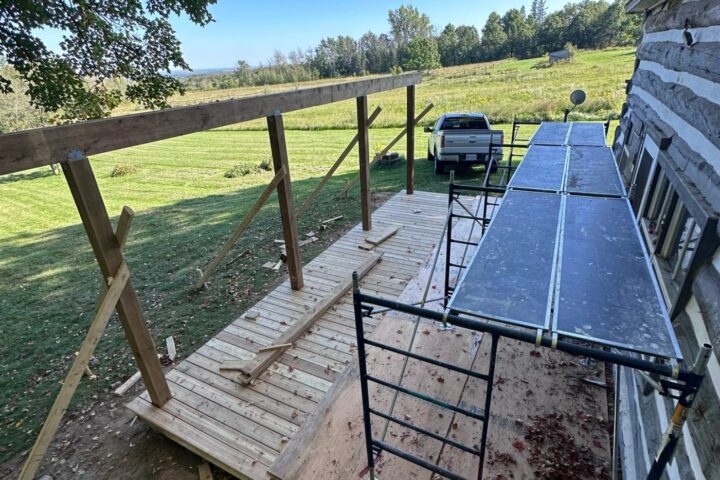 Decks & Fences project photo 6 by Lux Con Construction Inc.