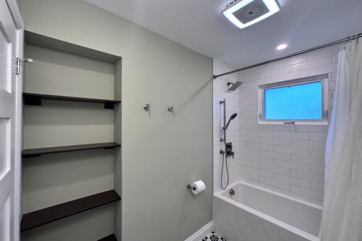 Kitchens & Bathrooms project photo 5 by Lux Con Construction Inc.