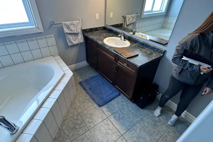 Bathroom renovation: project photo 3 from Lux Con Construction Inc.