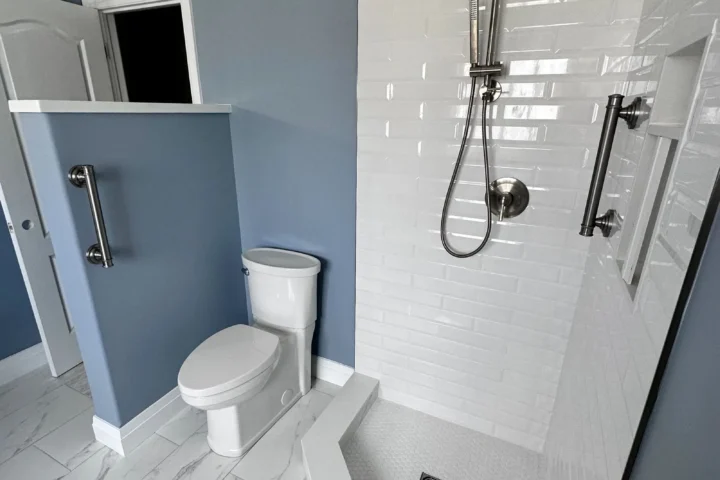 Bathroom renovation: project photo 6 from Lux Con Construction Inc.