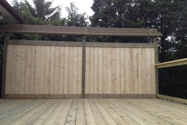 Decks and fences project by Lux Con Construction Inc.