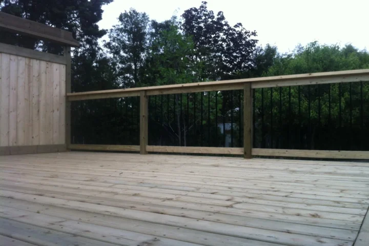 Decks and fences project by Lux Con Construction Inc.