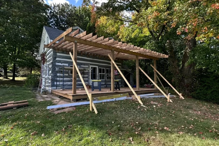 Decks and fences project by Lux Con Construction Inc.