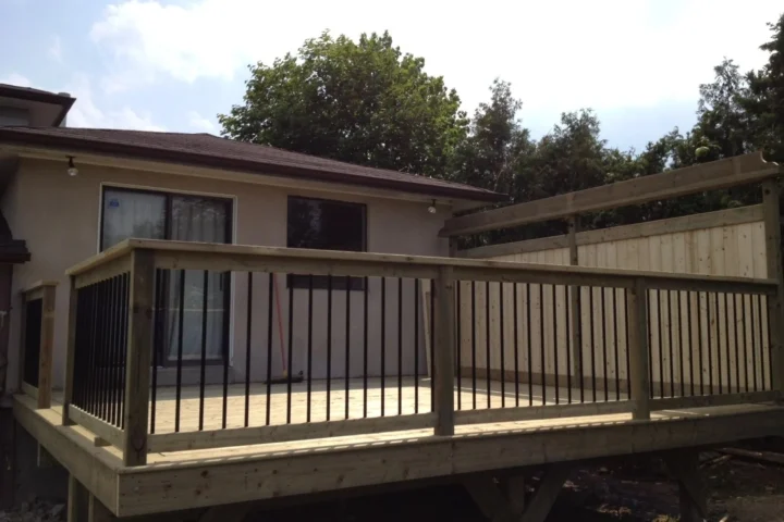 Decks and fences project by Lux Con Construction Inc.