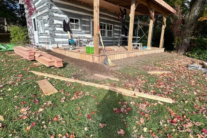 Decks and fences project by Lux Con Construction Inc.