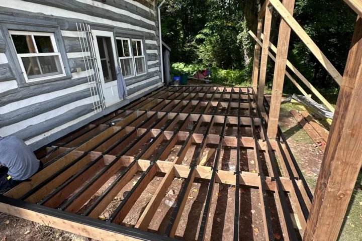 Decks and fences project by Lux Con Construction Inc.
