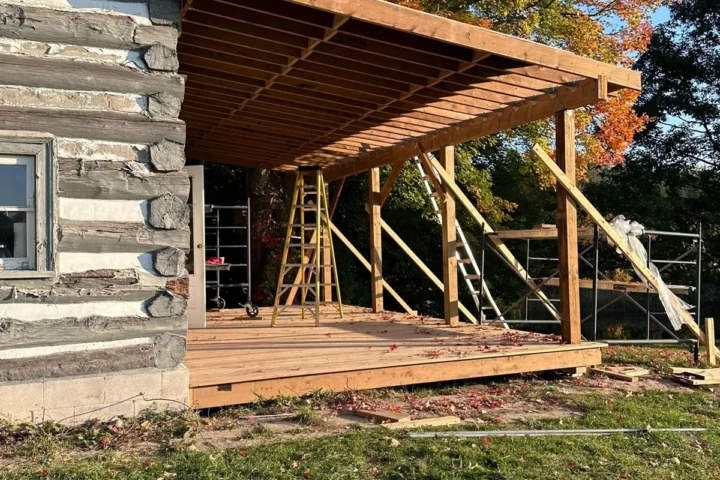 Decks and fences project by Lux Con Construction Inc.