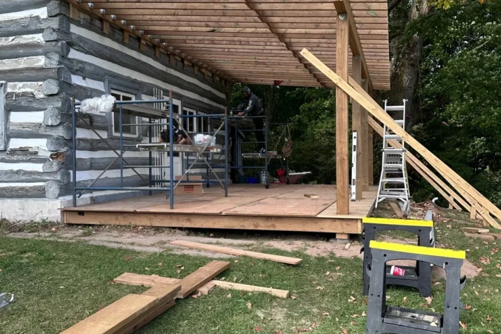 Decks and fences project by Lux Con Construction Inc.