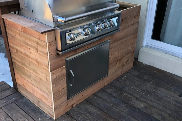 Decks and fences project by Lux Con Construction Inc.