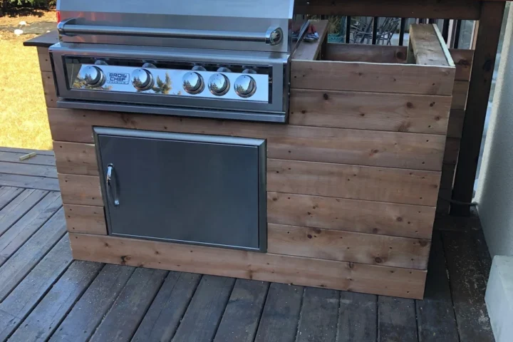 Decks and fences project by Lux Con Construction Inc.