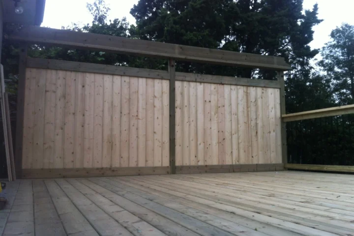 Decks and fences project by Lux Con Construction Inc.