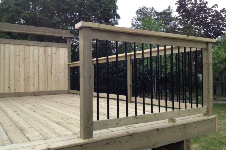 Decks and fences project by Lux Con Construction Inc.