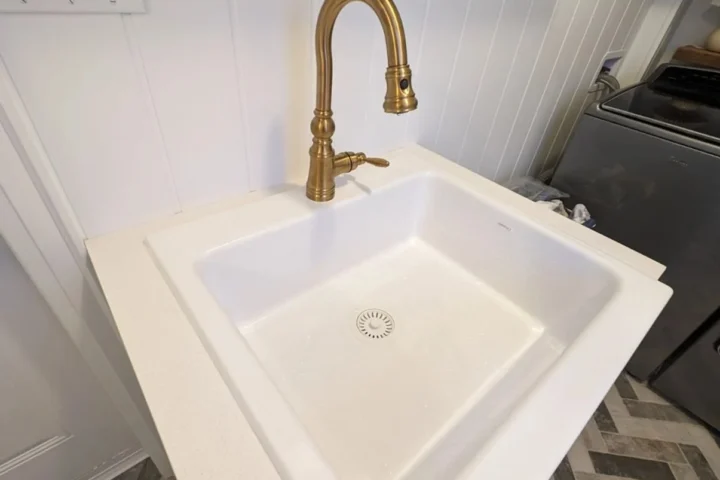 Kitchens and bathrooms project by Lux Con Construction Inc.