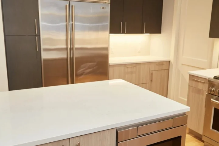 Kitchens and bathrooms project by Lux Con Construction Inc.
