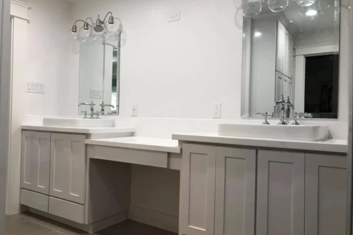 Kitchens and bathrooms project by Lux Con Construction Inc.