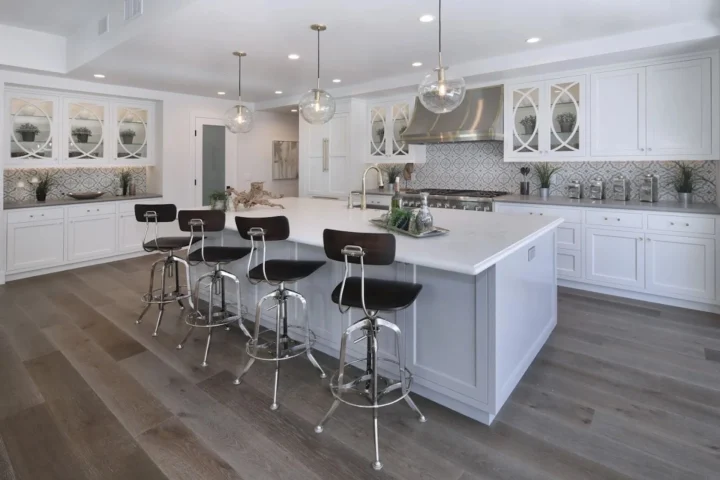 Kitchens and bathrooms project by Lux Con Construction Inc.
