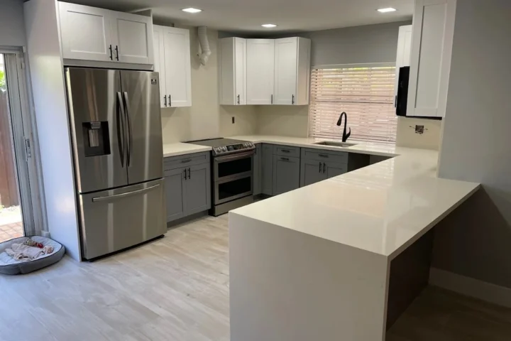 Kitchens and bathrooms project by Lux Con Construction Inc.