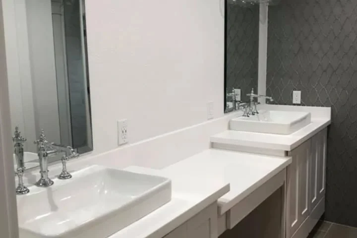 Kitchens and bathrooms project by Lux Con Construction Inc.
