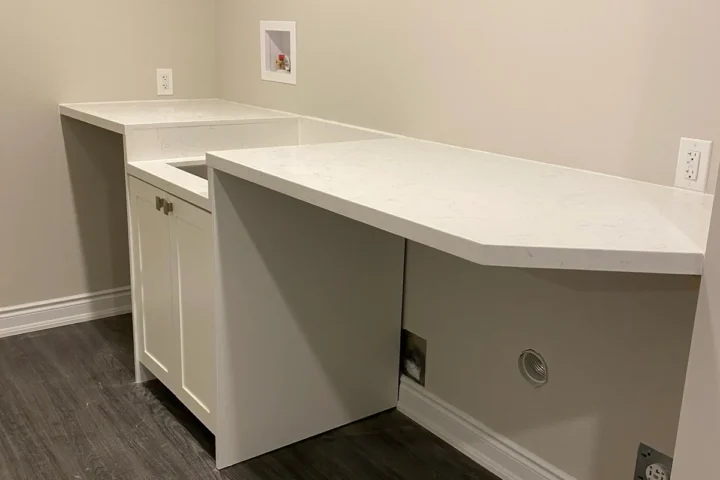 Kitchens and bathrooms project by Lux Con Construction Inc.