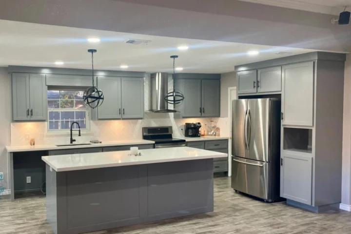 Kitchens and bathrooms project by Lux Con Construction Inc.