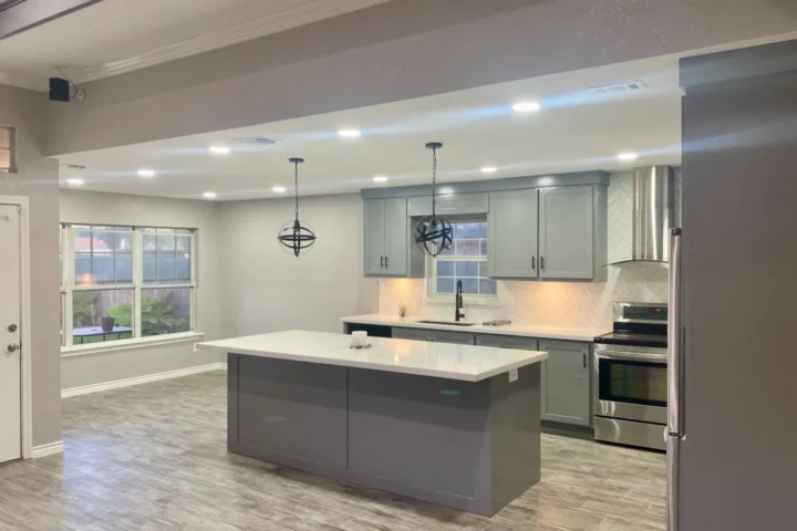 Kitchens and bathrooms project by Lux Con Construction Inc.