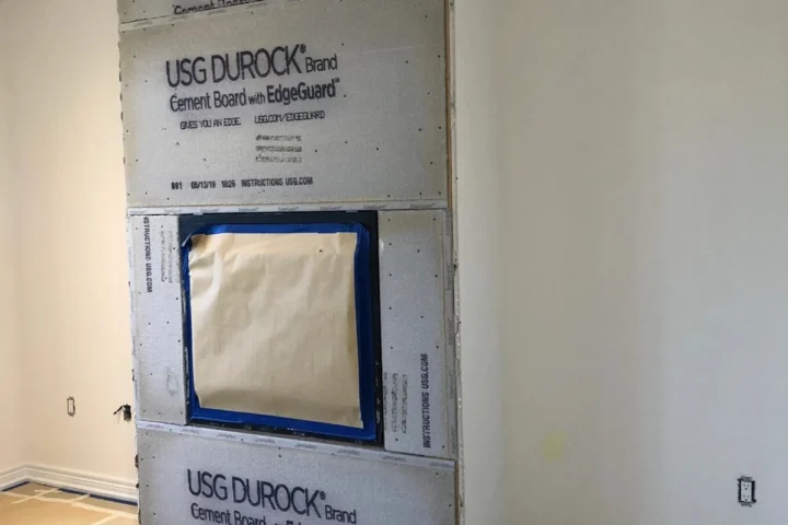 Painting and wallpaper project by Lux Con Construction Inc.